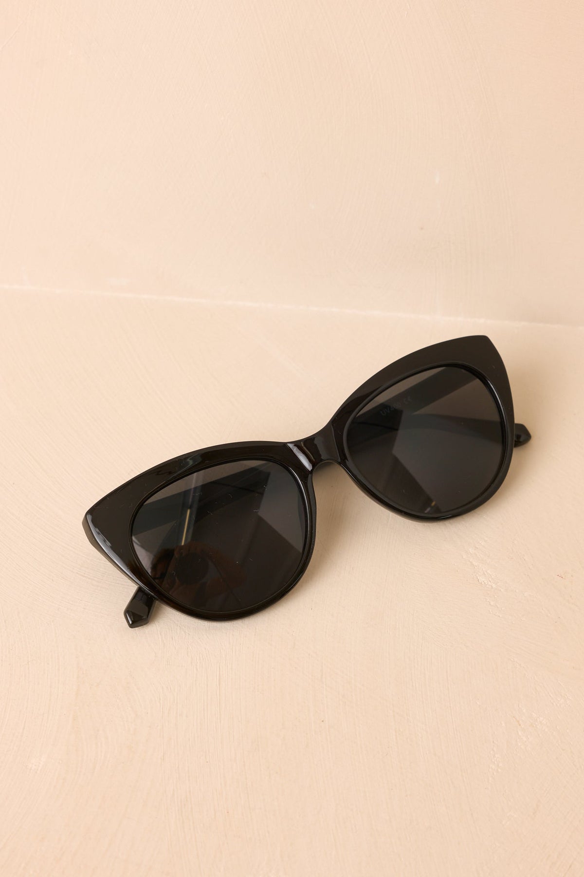 Here Comes the Sun Black Rounded Cat-Eye Sunglasses