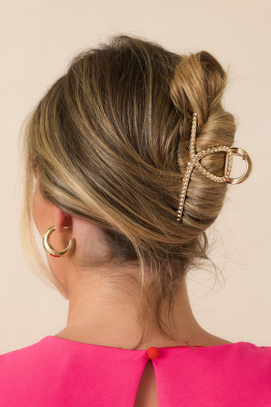 Keep Me In the Loop Gold Claw Hair Clip