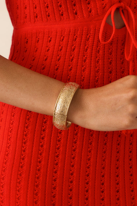 Luxurious Luster Gold Textured Bracelet