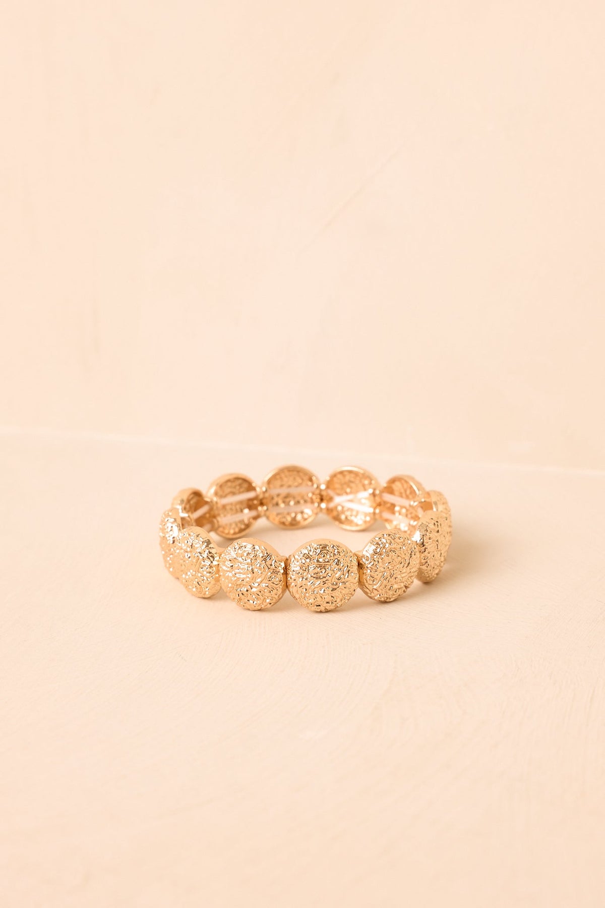 Round of Applause Gold Textured Disc Stretch Bracelet