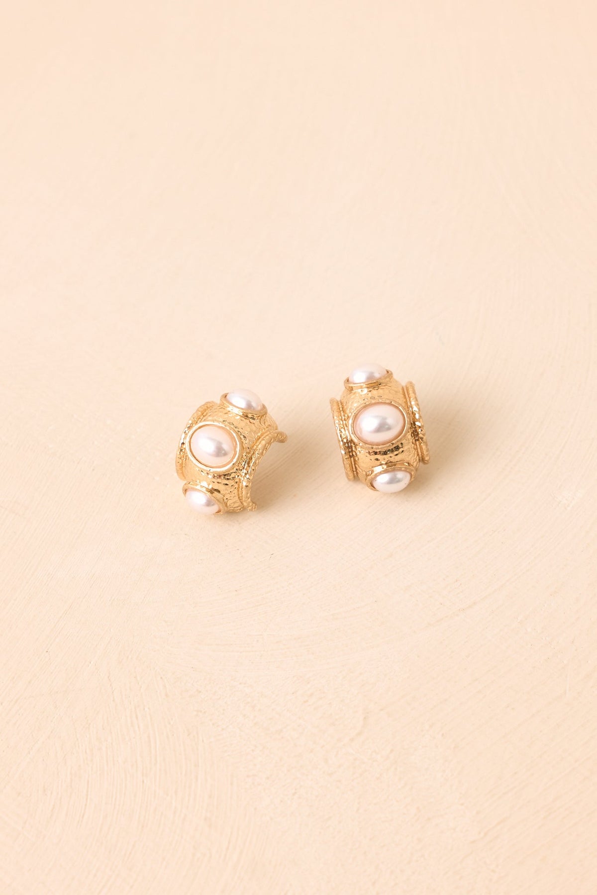 Might As Well Be Gold Hammered Texture Pearl Hoops